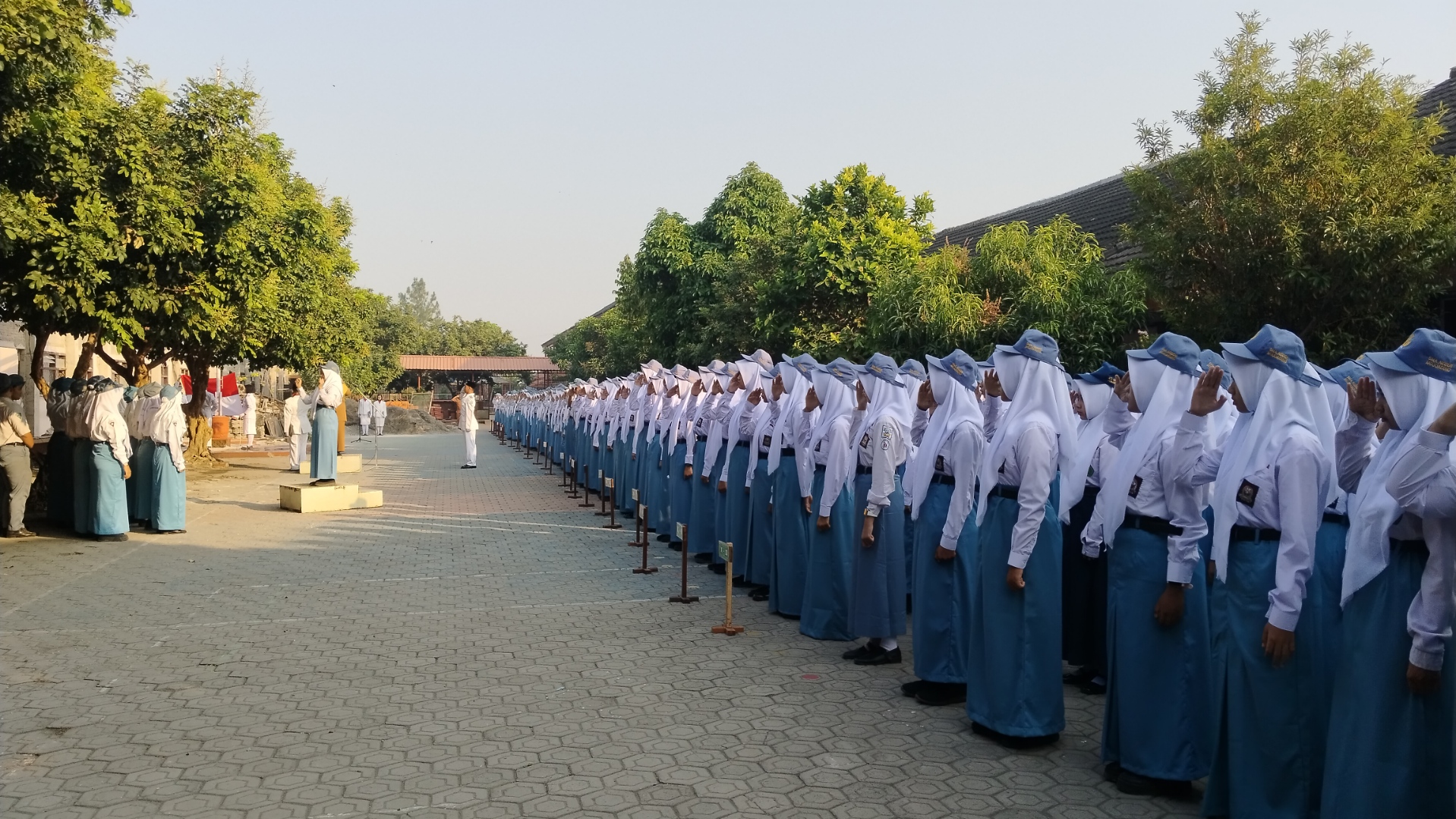 Upacara Bendera Hari Senin, SMAN Mojoagung Perkuat Budaya Disiplin dan Ketertiban Sekolah